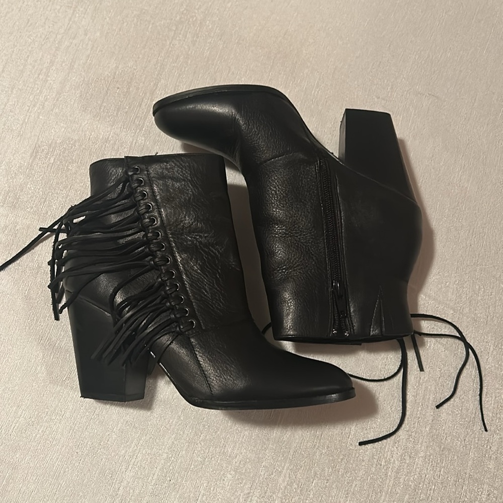 Aldo Women’s ‘Linsey’ Styled Ankle Heeled Booties Black w/ Tassels Size 7 - Picture 6 of 16
